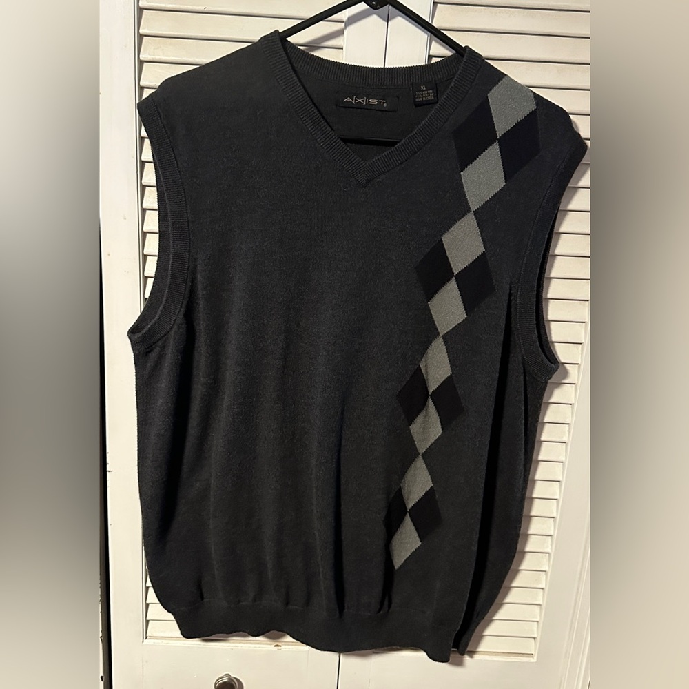 Sweater Vest Gray w/ Argyle Design V-neck Axist XL